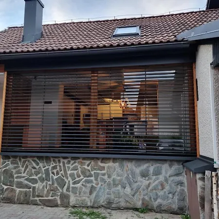 Dom wakacyjny House Laura Żar