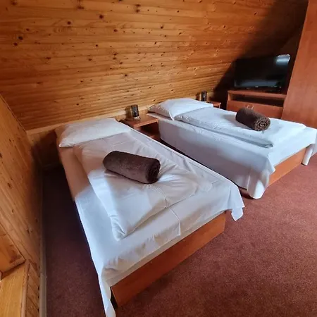 Dom wakacyjny House Laura Żar