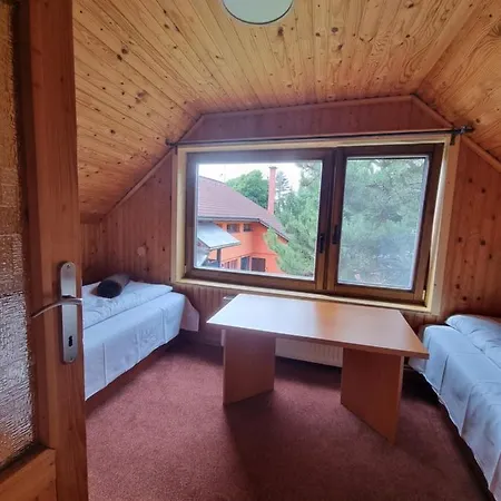 Dom wakacyjny House Laura Żar